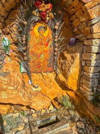 Фото к новости «Приобретение икон на Святой Горе Афон для нашего храма»