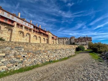 Фото к новости «Приобретение икон на Святой Горе Афон для нашего храма»