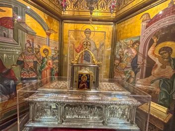 Молитва у мощей покровителя нашей общины