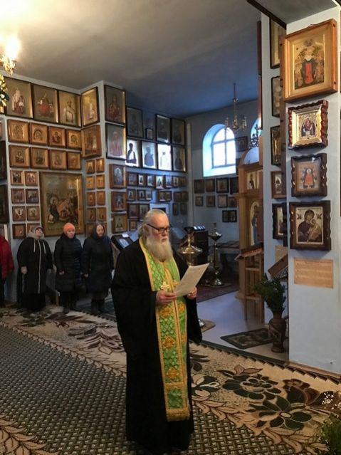 Чтение акафистов