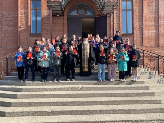 Учащиеся и педагоги Асканийской и Хлебодаровской школ посетили храмовый комплекс