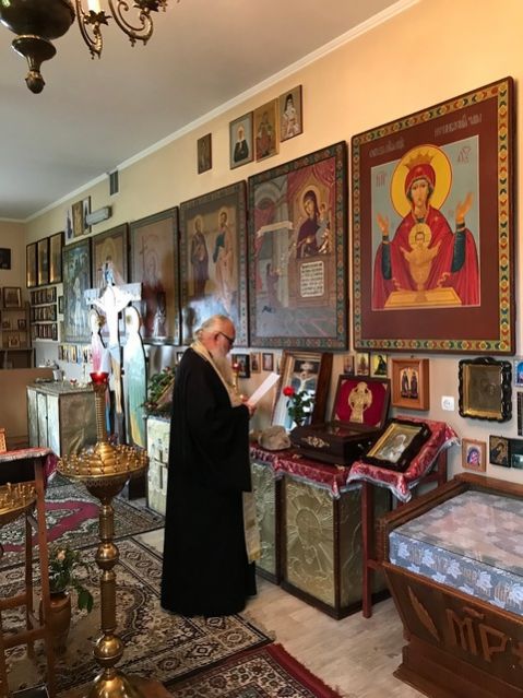 Акафист у святынь