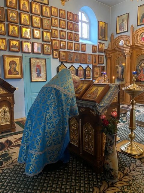 День чествования иконы Божией Матери Акафистная Зографская «Предвозвестительница» и памяти святого преподобного старца Амвросия Оптинского