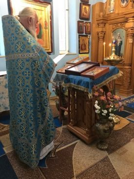 Божественная Литургия в день чествования икон Божией Матери «Избавительница», «Прежде Рождества и по Рождестве Дева» и памяти святого праведного Ла́заря Четверодневного